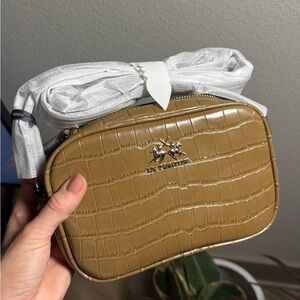 Elegant Tan Crocodile-Embossed Crossbody Bag